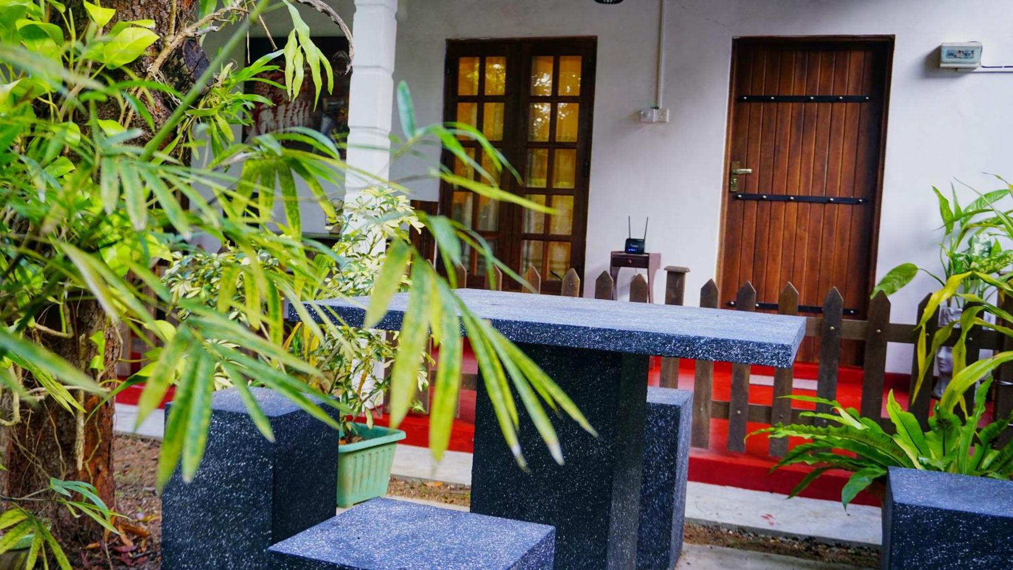 Lake Island Home Stay ดัมบูลลา ภายนอก รูปภาพ
